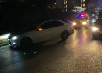 Aksident në Dishnicë të Korçës/ Mjeti del nga rruga dhe përplaset me murin, një i lënduar