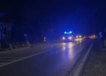 Aksident i rëndë në Kuçovë! Drejtuesi i një automjeti përplas për vdekje një 50-vjeçar