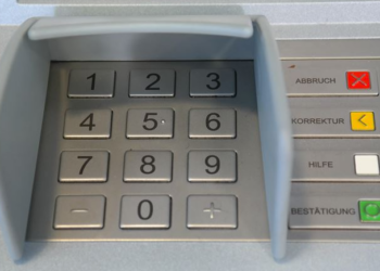 ‘Paratë e pista’ rrisin ‘cash’-in në vend, 150 mln euro më shumë jashtë bankave!