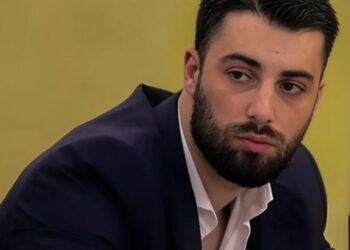 Meritoni takohet me djalin e tij, publikon foton emocionuese