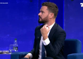 “E këshilluan të pranonte fajësinë që të përfitonte amnistinë, s’e pranoi për nderin e tij”, Curri: Salianji sot është lideri ‘de facto’ i opozitës