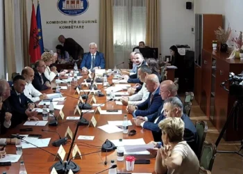 “Mos bëni shantazh”, Sterkaj përplaset me demokratët te Siguria: Deri në 2034 s’vini në pushtet ju, por…