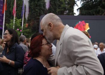 Sulmi absurd ndaj 800 mijë mbështetësve socialistë