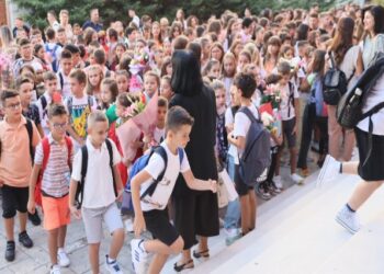Nis viti i ri shkollor, 28 mijë nxënës ulen për herë të parë nëpër banka. Policia plan masash për sigurinë