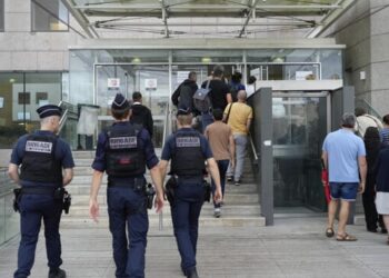 Drogonte gruan dhe ftonte maniakët serialë ta përdhunonin, detaje të frikshme nga gjyqi që po trondit Francën
