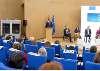 “Shqipërisë i duhet të konsolidojë reformën në drejtësi”/Ambasadori i BE: Lufta kundër korrupsionit dhe krimit të organizuar, përparësi e integrimit