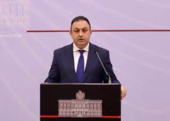 “Dikur eprori im, sot miku im”. ministri Hoxha vlerëson Rrumbullakun, çel konkursin për postin e drejtorit të Policisë