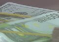 Euro këmbehet për 99,25 lekë, ekspertët: Pas shtatorit mund të ketë tendenca të lehta rritëse