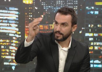 FOTO / Lapaj nuk pranon mendimin ndryshe, bllokon komentuesit në Facebook