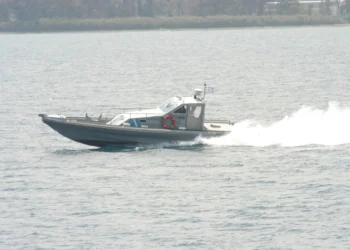 Tragjedi në Greqi/ Trafikantët hedhin në det 30 emigrantë të paligjshëm për t’i shpëtuar policisë, një prej tyre humb jetën