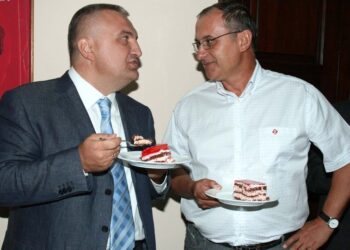 ‘Meta festoi ditëlindjen me ajkën e krimit!’ Avokati: Erdhën me brekë nga fshati e u bënë miliarderë