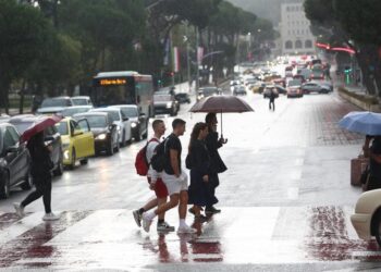 Ulen temperaturat, rrebeshe shiu në orët në vijim, rrezik për përmbytje në…