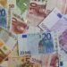 Rënia e euros, qeveria kursen 88 mln euro në shlyerjen e borxhit me 2024
