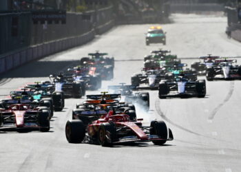 Formula 1, Piastri fiton Çmimin e Madh të Azerbajxhanit