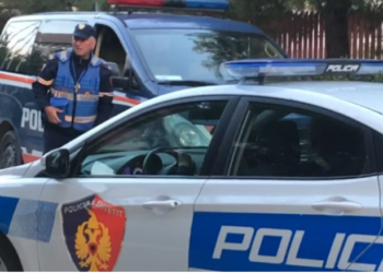 Shënjestronin makina me targa të huaja/ Përvetësuan 2 mln lekë nga gjobat, Prokuroria lëshon masa sigurie për 22 punonjës policie, si u zbulua skema