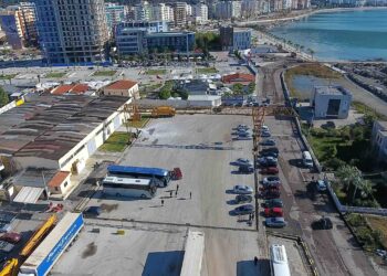 Mbi 90 mijë hyrje-dalje, fluksi në muajin gusht mbush arkat e portit të Vlorës