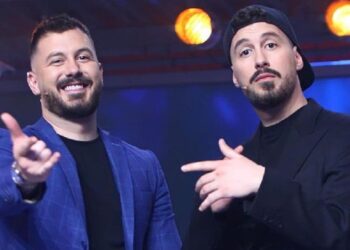 “Malet më të larta mund të ngjis me ty”/ Donald Veshaj uron binjakun e tij për ditëlindje! Nuk mungon dhurata e Bora Zemanit