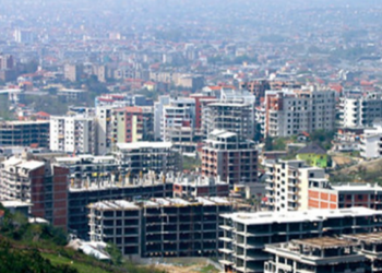 Qeveria zbulon skemën e ndërtuesve: I mbajnë stok qëllimisht që të rrisin çmimet