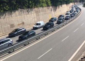 Shtatori nis me fluks të lartë automjetesh nga Kosova/Radhë të gjata në Rrugën e Kombit