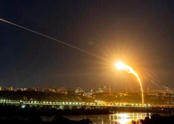Zelensky nuk heq dorë/ Breshëri sulmesh me drone ukrainase në rajonet ruse, aktivizohet mbrojtja ajrore