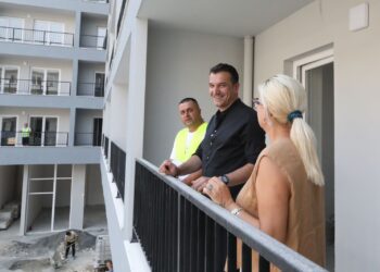 “Kush i vë zjarrin selisë së tij, nuk rregullon dot shtëpitë tona!”