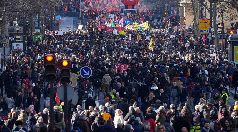 Priten protesta në Francë/E majta kundër Barnier. Melenchon, thirrje për mobilizim