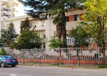 Fëmijët jetimë do të strehohen në familje kujdestare! Reforma e re: Prindërit do paguhen…