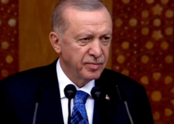 “Sulmojnë gratë e fëmijët”, Erdogan mesazh Izraelit nga Tirana: Politikat barbare po i drejton edhe në Liban!