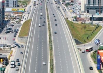 Nisin punimet për zgjerimin e rrugës Tiranë-Durrës, sa do të kushtojnë dhe sa do të zgjasin?