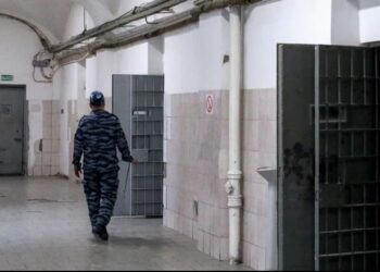 Putinit nuk i mjaftojnë më të burgosurit, nënshkruan ligjin e ri, do të “mbushi” ushtrinë me të pandehurit