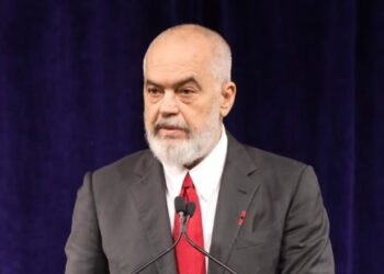 Rama: Edhe unë i barabartë para ligjit, s’ka mbrojtje politike!