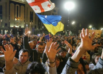 Mijëra gjeorgjianë protestojnë në Tbilisi kundër “vjedhjes” së zgjedhjeve