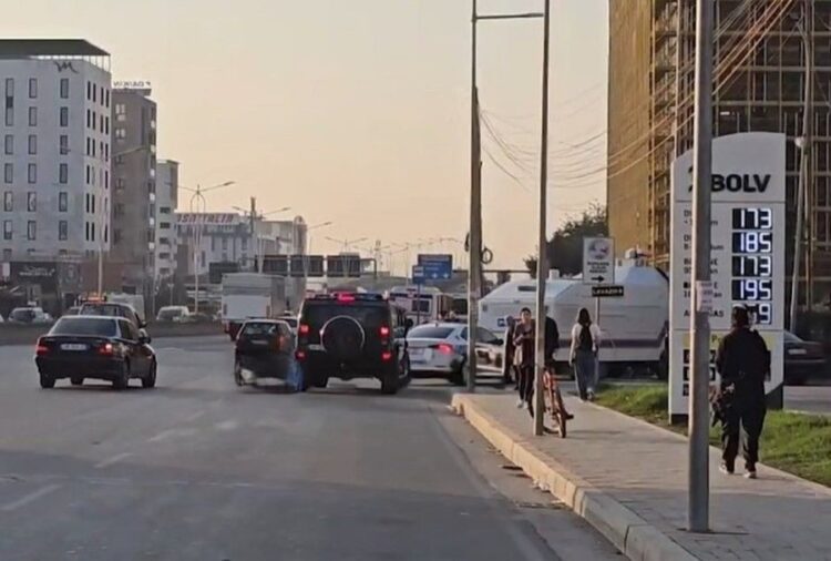 FOTO/ Policia në gatishmëri për protestën e opozitës, qindra efektivë dhe autobote uji në zonat ku do të bllokohet qarkullimi