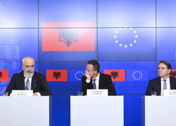 Çelen negociatat për grup kapitullin e parë, Varhely: Shqipëria e meriton anëtarësimin! Rama: Historike!