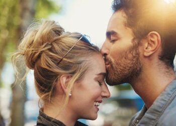 Sa duhet të jetë diferenca në moshë mes partnerëve, që marrëdhënia të zgjasë