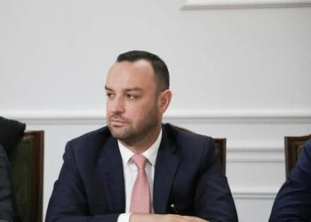 Dorëzoi mandatin e deputetit, reagon Çyrbja: S’kam probleme ligjore, do kujdesem për shëndetin