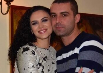 FOTO/ I vëllai vrau veten ditë më parë, këngëtarja “e shkatërruar” nga humbja e tij: Vdiqa për ty…