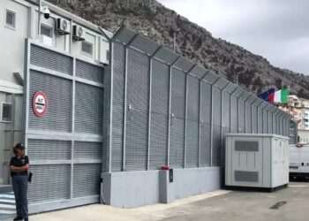 Refugjatët nga Italia, drejtori i portit Shëngjin jep detajet për kampin