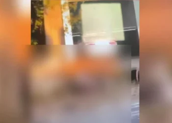 VIDEO/ Trupat e Hamza Licit dhe Arlind Bushatit të shtrirë në rrugë, dalin pamjet e rënda nga atentati i djeshëm në Shkodër