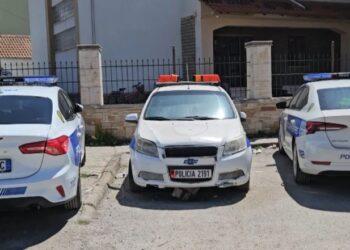 Sherr mes adoleshentëve në Tiranë! 15-vjeçari godet me thikë të miturin, shoku fsheh ngjarjen