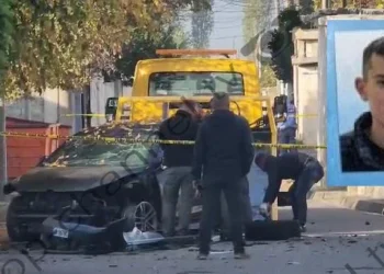 I plasi tritoli në dorë teksa ia montonte një tjetri, ky është i riu që vdiq sot në Elbasan