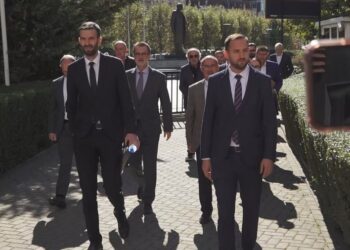 Tkurret Vetëvendosje, dy deputetë braktisin Kurtin, kundër Kodit Civil dhe nepotizmit