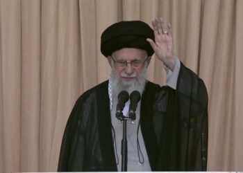 Varrim sekret për liderin e Hezobllahut. Khamenei: Kombet myslimane kanë një armik të përbashkët