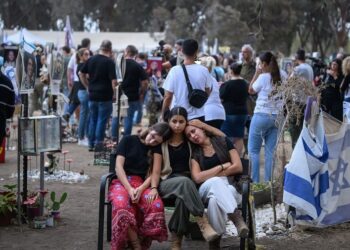Një vit pas sulmeve të 7 tetorit, sulmet izraelite godasin Gazën dhe Bejrutin, Hamasi planifikoi breshëri raketash
