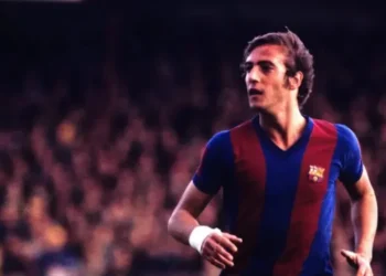 Futbolli në zi! Ndahet nga jeta në moshën 73-vjeçare legjenda holandeze e Barcelonës dhe Ajax-it