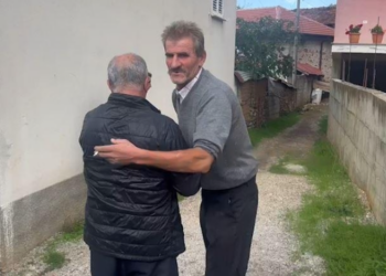 “E kanë torturuar, e lanë pa bukë”/ Dhëndri i mbyti vajzën, babai tregon bisedën e fundit me të bijën, akuza krushqve