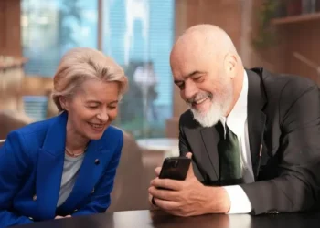 Rama ndan fotot me Von der Leyen: Nisi turin ballkanik nga Shqipëria e ulur në tryezën e negociatave