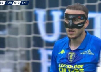 Flamujt e Shqipërisë dhe Kosovës, maska patriotike e Ardian Ismajlit