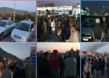 Nis protesta/ Deputetët përdorin makinat e tyre për të penguar qarkullimin, policia “u djeg” planin, devijon trafikun