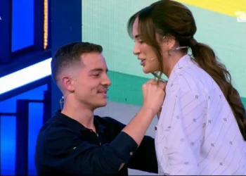 U rrit në jetimore, 19-vjeçari: E urrej nënën time, sa herë e shoh, ndërroj rrugë. Erjola i bën dhuratën e veçantë